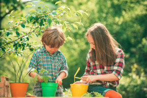 ecology-concept-child-two-little-farmers-children-with-organic-homegrown-vegetables_0
