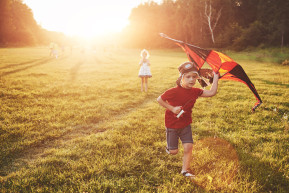 happy-children-launch-kite-field-sunset-little-boy-girl-summer-vacation_0