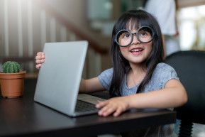 little-adorable-daughter-wear-glasses-have-fun-playing-laptop-pretenting-work-home-background_0